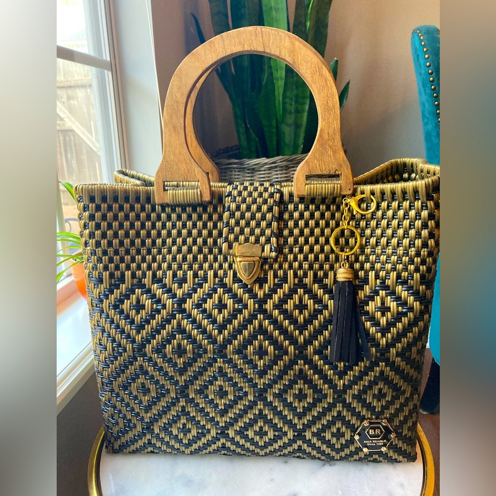 Women’s new black and gold woven handbag with wooden handles.